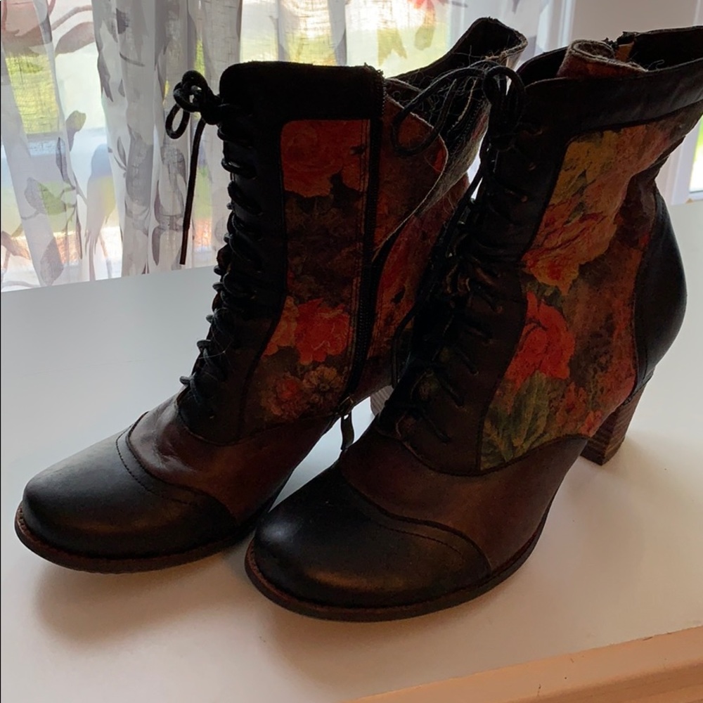 Charming leather upper 41 boots floral L’Artiste
